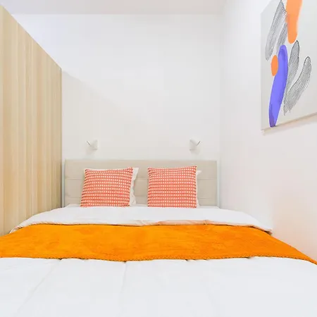 Spacious Near Karlin Square Apartmán *