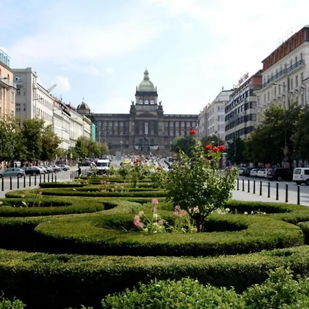 Spacious Near Karlin Square Apartmán *