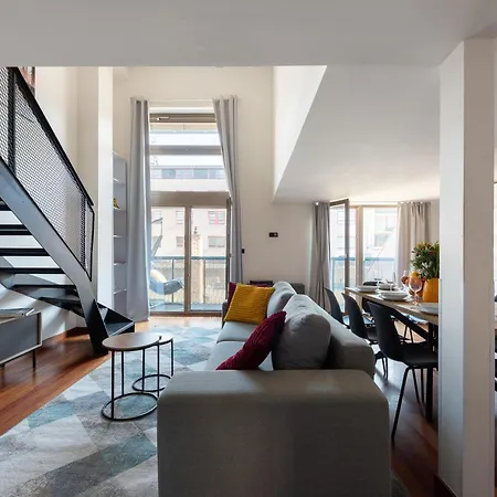 Spacious Near Karlin Square Praha