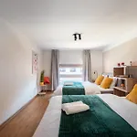 Spacious Near Karlin Square Apartment *