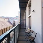 Apartment Spacious Near Karlin Square *