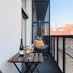 Apartment Spacious Near Karlin Square