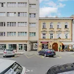 Apartment Spacious Near Karlin Square *