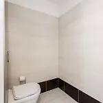 Spacious Near Karlin Square Appartement