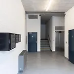 Spacious Near Karlin Square Praha