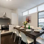 Spacious Near Karlin Square Apartmán *