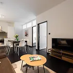 Spacious Near Karlin Square Apartmán Praha