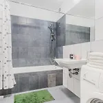 Spacious Near Karlin Square Apartmán *