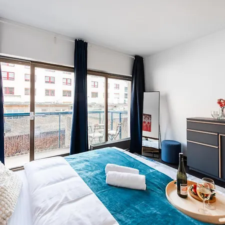 Spacious Family With Balcony I Metro I Karlin * Prag