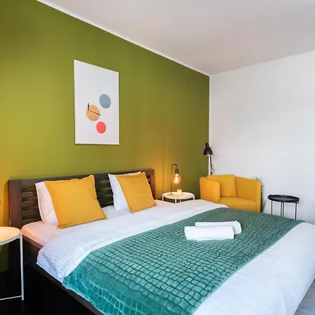 Spacious Family With Balcony I Metro I Karlin