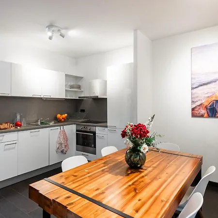 Lejlighed Spacious Family With Balcony I Metro I Karlin