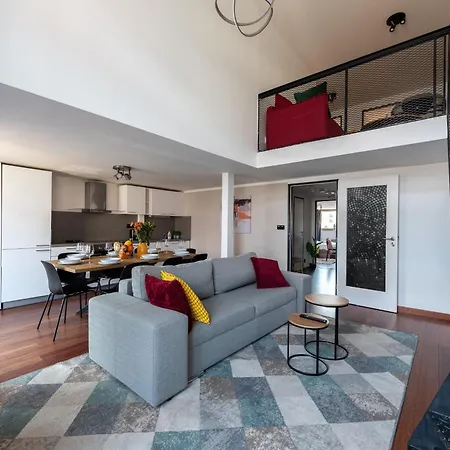 Spacious Near Karlin Square 아파트