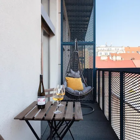 Lejlighed Spacious Family With Balcony I Metro I Karlin