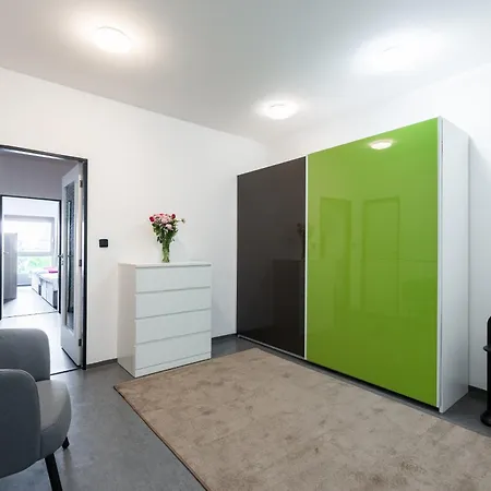 Appartement Spacious Near Karlin Square