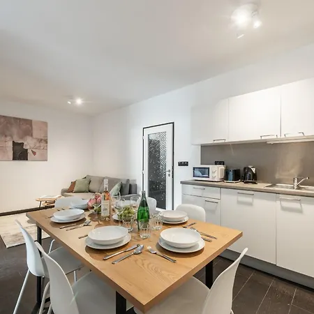 Appartement Spacious Near Karlin Square *