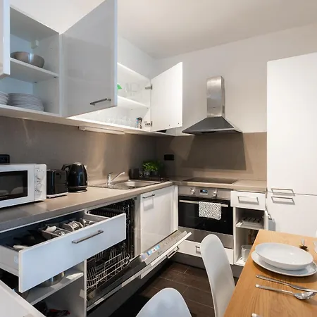 Spacious Near Karlin Square *