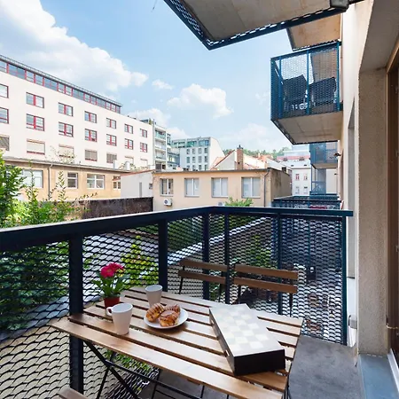 Appartement Spacious Near Karlin Square *