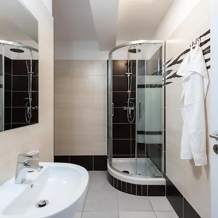 Spacious Near Karlin Square Appartement