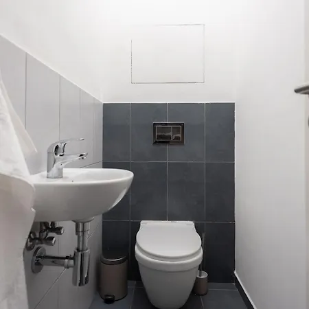 Lejlighed Spacious Family With Balcony I Metro I Karlin *