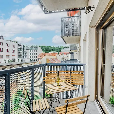 Lejlighed Spacious Family With Balcony I Metro I Karlin