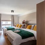 Spacious Near Karlin Square * Praga