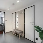 Spacious Near Karlin Square Praga