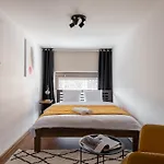 Spacious Near Karlin Square Appartamento Praga