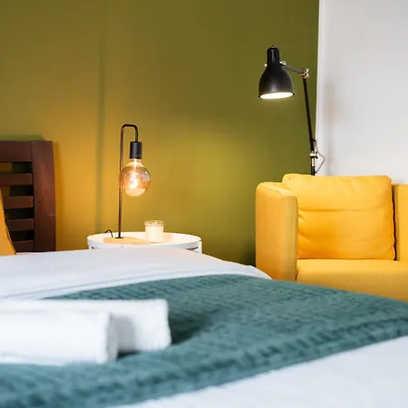Spacious Near Karlin Square * 布拉格