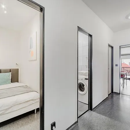 Spacious Near Karlin Square شقة *