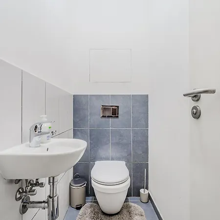 公寓 Spacious Near Karlin Square *