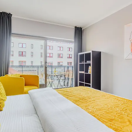 Spacious Family Apartments With Balcony I Metro I Karlin *