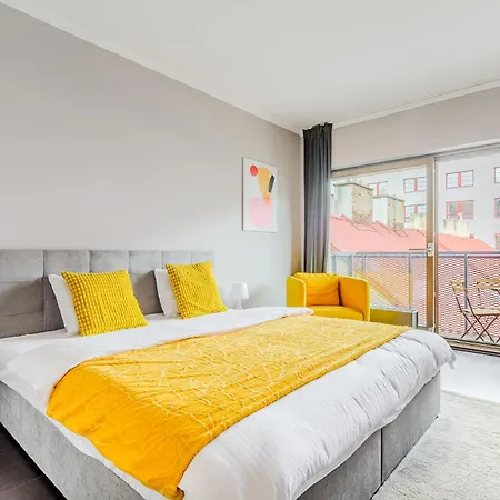 Spacious Family Apartments With Balcony I Metro I Karlin Prag