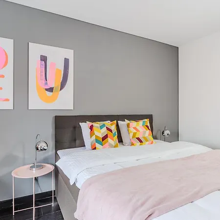 Spacious Family Apartments With Balcony I Metro I Karlin Apartment