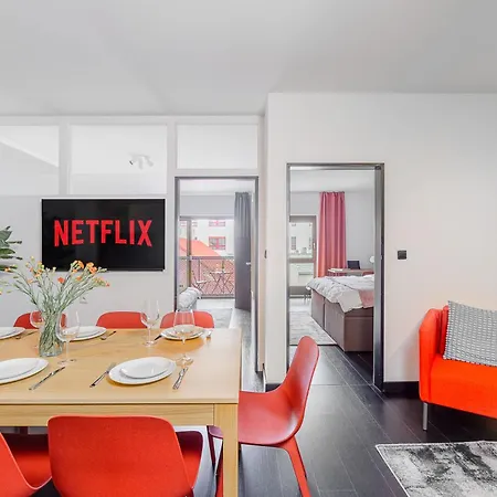 Spacious Family Apartments With Balcony I Metro I Karlin Apartment