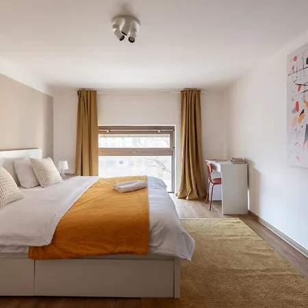 Spacious Family Apartments With Balcony I Metro I Karlin Prag