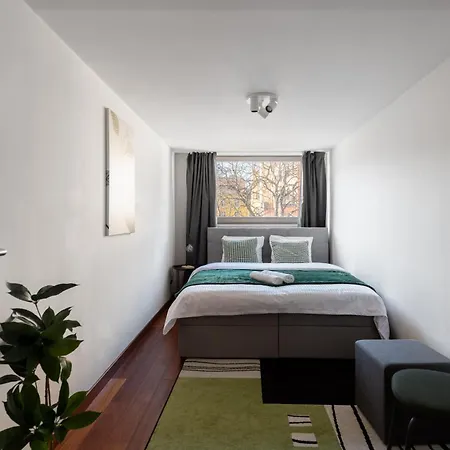 Spacious Family Apartments With Balcony I Metro I Karlin