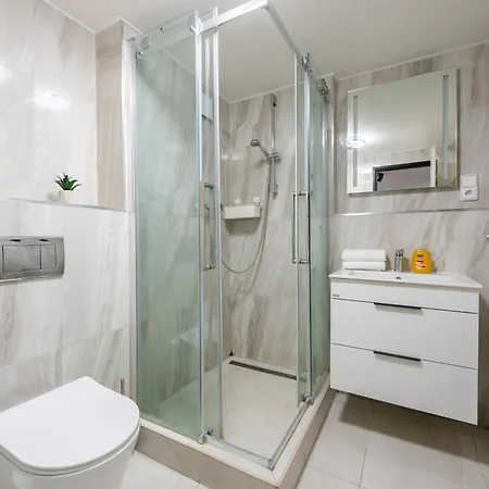 Spacious Family Apartments With Balcony I Metro I Karlin Apartment *