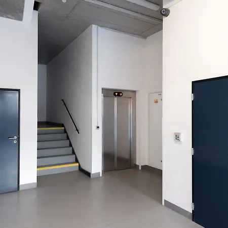 公寓 Spacious Near Karlin Square