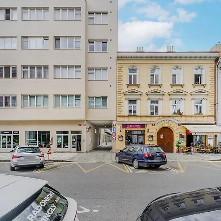 Apartment Spacious Family Apartments With Balcony I Metro I Karlin *