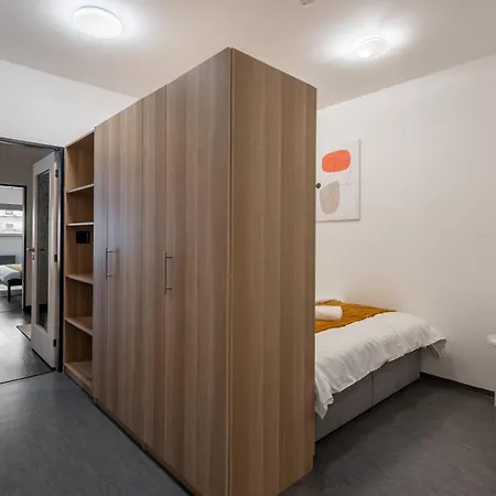 Apartment Spacious Family Apartments With Balcony I Metro I Karlin Prag