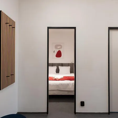 Spacious Family Apartments With Balcony I Metro I Karlin Apartment