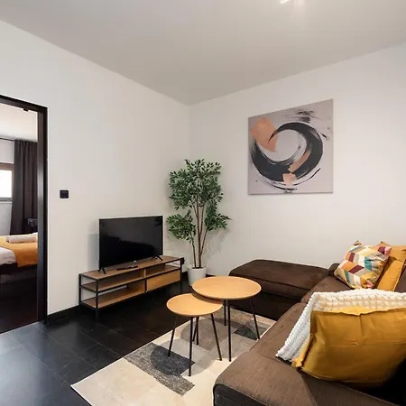 Apartment Spacious Family Apartments With Balcony I Metro I Karlin